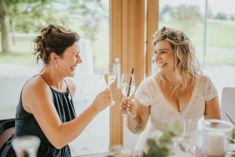 Anstoßen auf die Hochzeit beim Gstach in Brederis