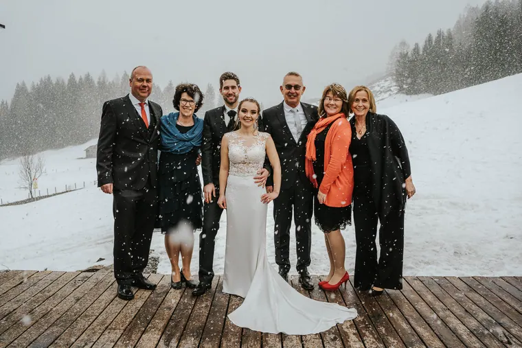 Familienbild im Schnee auf der Rufana Alp