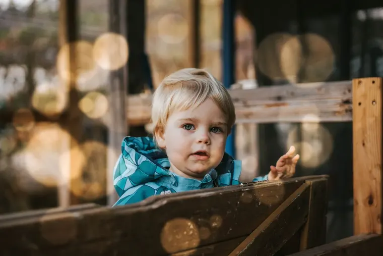 Papa wirft hoch, Familienshooting in Vorarlberg
