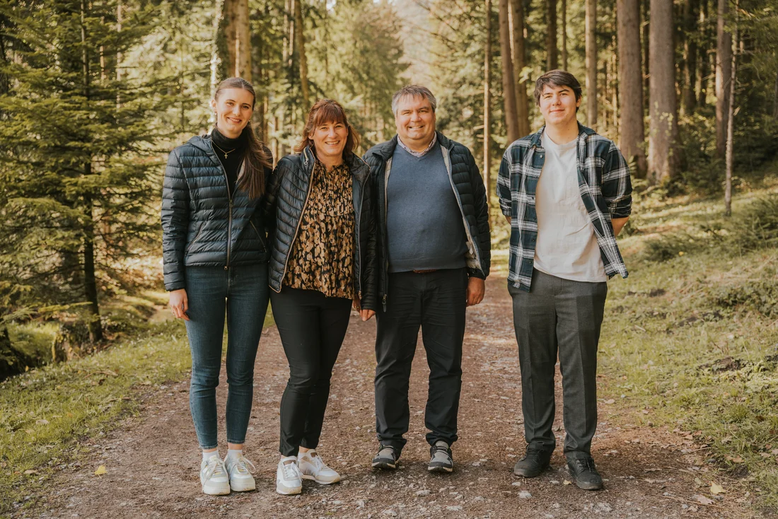 Ein Moment zu dritt, Familienshooting in Vorarlberg