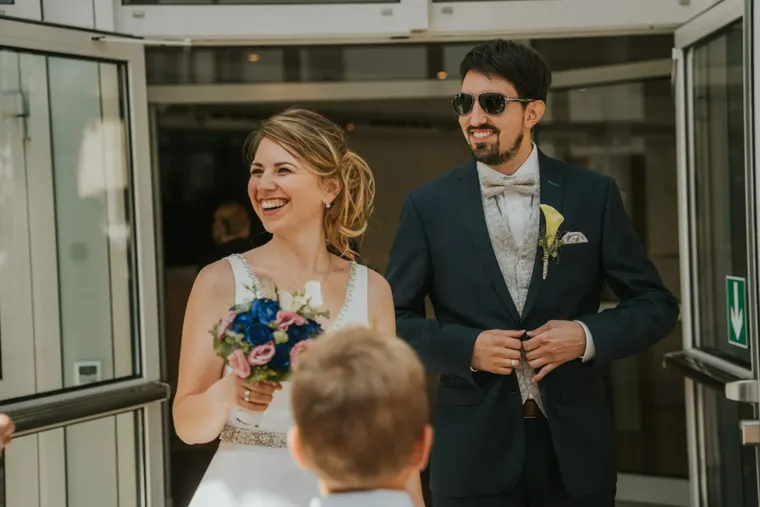 Hand auf der Schulter, Hochzeitsfotografie in Vorarlberg