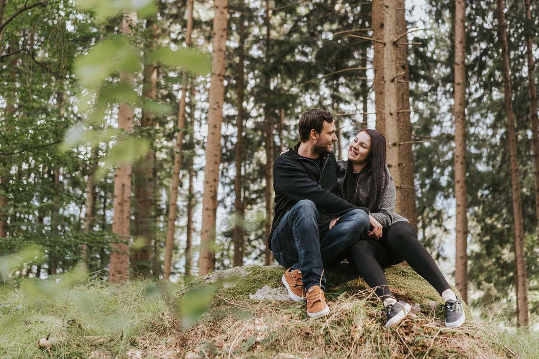 Eine Pause im Wald, Paarshooting in Vorarlberg